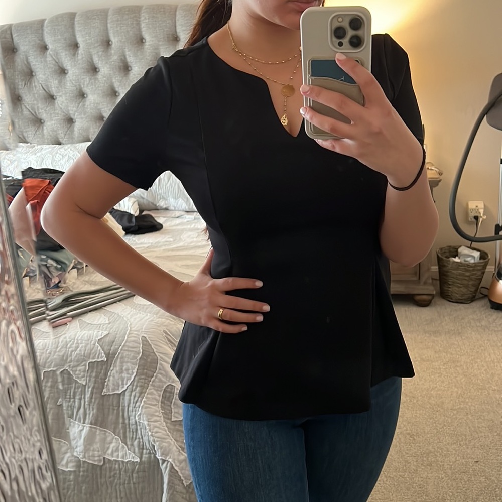 ANN TAYLOR Black Short-Sleeve V-Neck A-Line Top - Size M